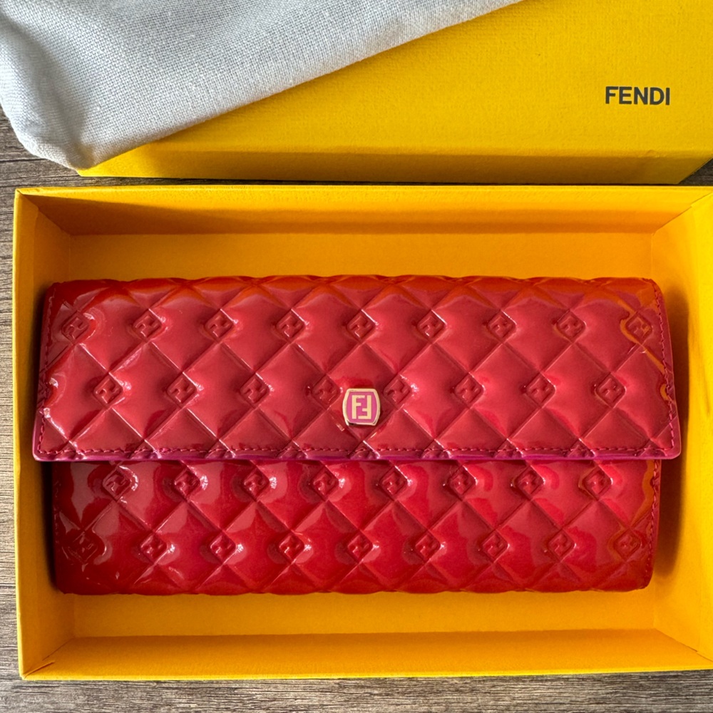 Fendi 🔥 Full Inclusion Patent Wallet